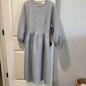 Dainty Jewell’s, Long Sleeve, side pockets, thick material, gold back zipper